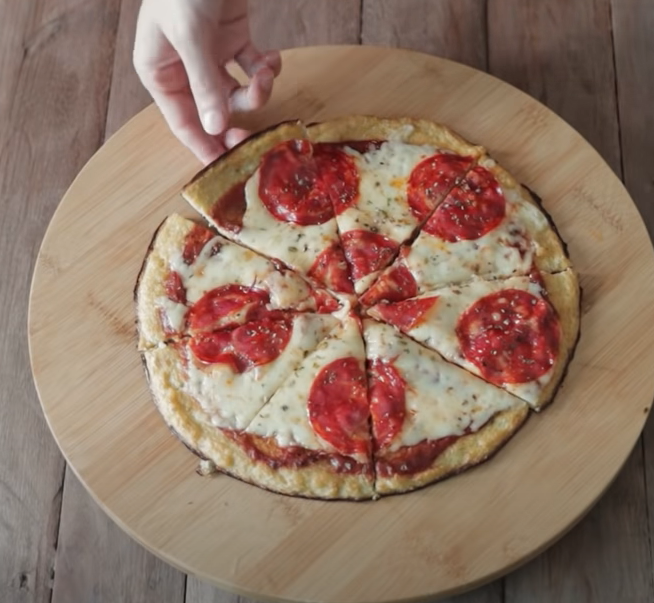 receta pizza de coliflor keto